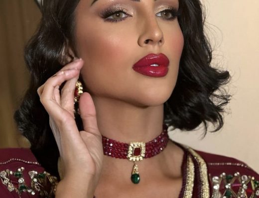 Maquillage de soirée et rouge à lèvre rouge